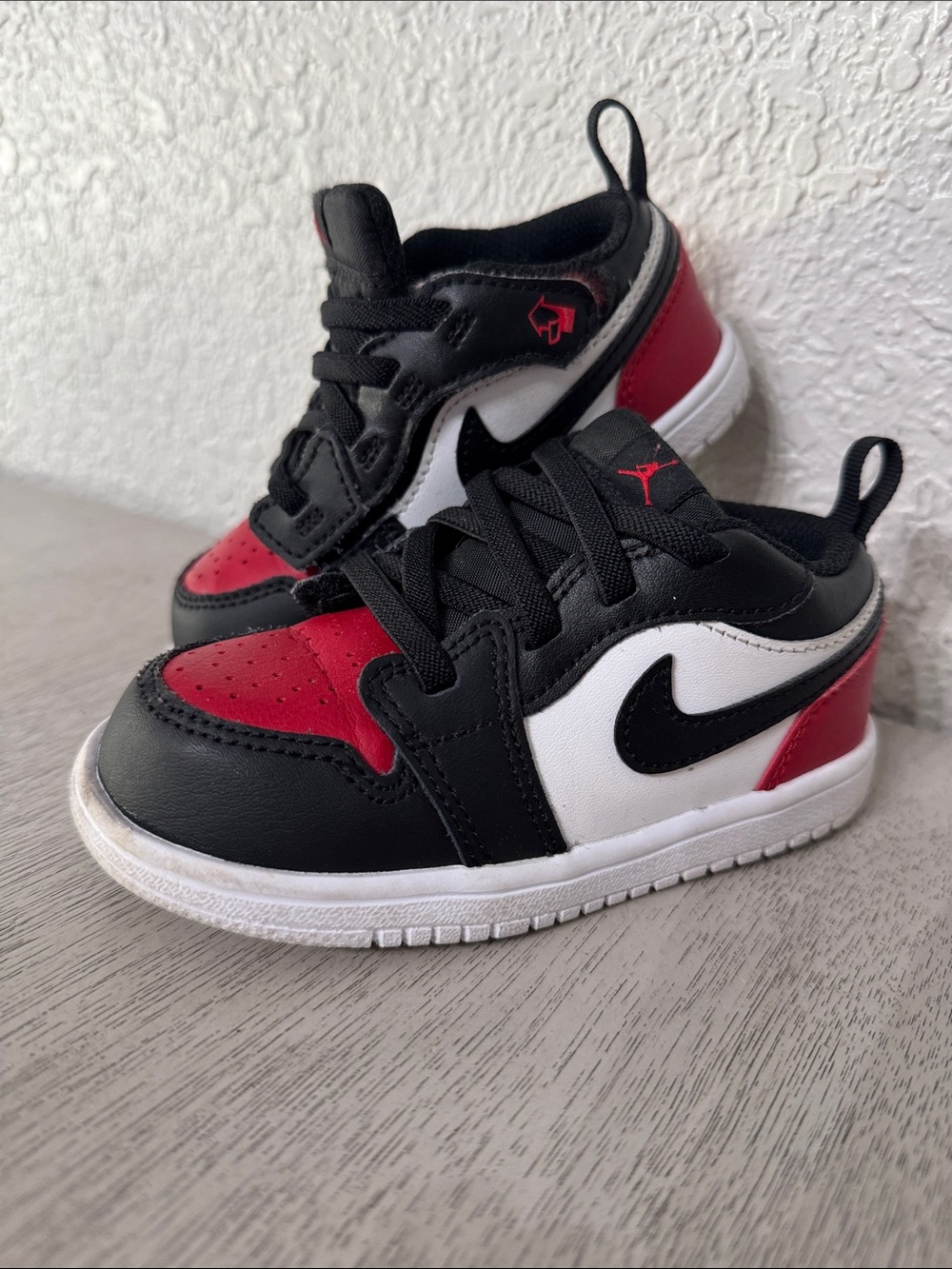 Nike Jordan Kids Low Top Sneakers - Black/Red/White